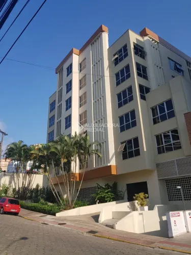 03 salas comerciais com 3 banheiros, 4 vagasna Trindade