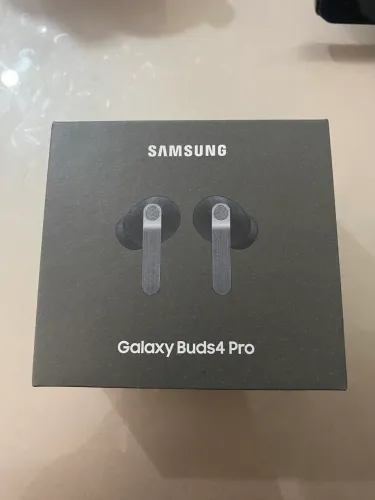 Galaxy Buds 4 Pro Novo na caixa.