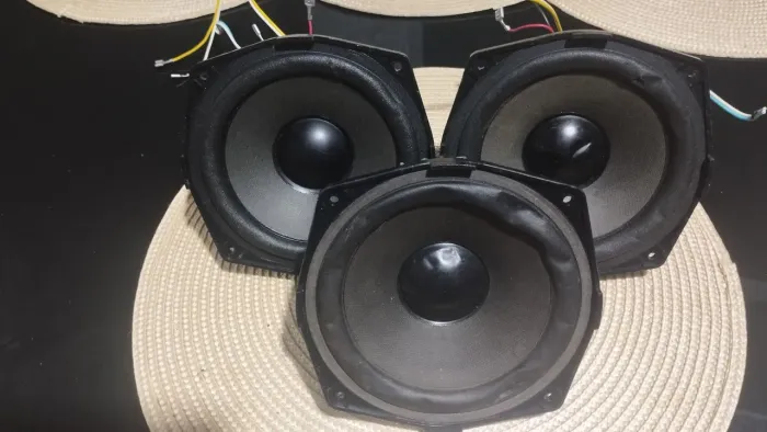 Três Alto-Falantes da Aiwa 6 Polegadas 60W RMS R$:120 Reais