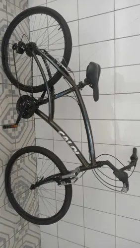 Bike - aro 26 com 1 pneu furado!!