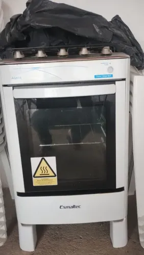 Vendo fogão em perfeito estado funcionando tudo valor 700