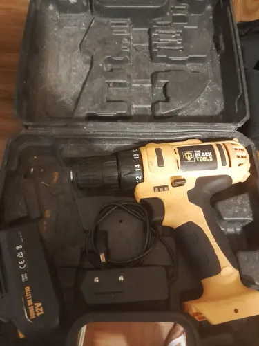 Vende-se parafusadeira 12v caseira seminova