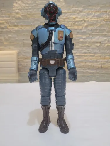Boneco personagem The Visitor da série Victory