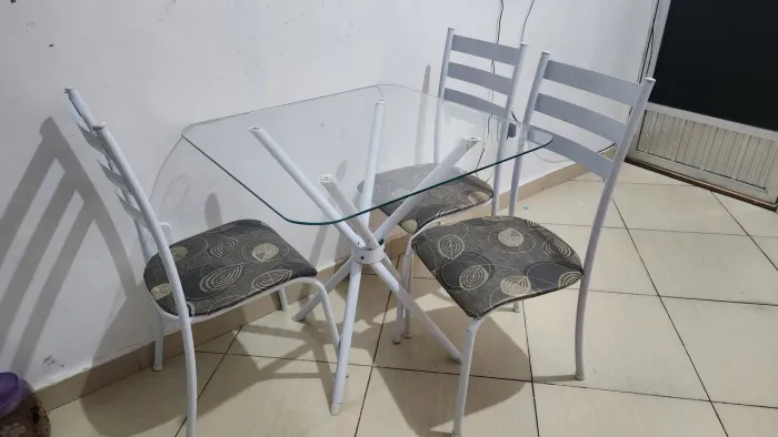 Mesa se vidro com 3 cadeiras