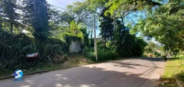 Terreno em Porto Alegre, no bairro Belém Novo, à venda.
