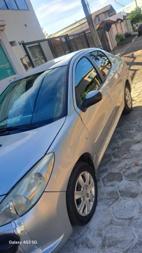 Peugeot 207 Sedan Passion XR 1.4 Flex 8V 4P 2011