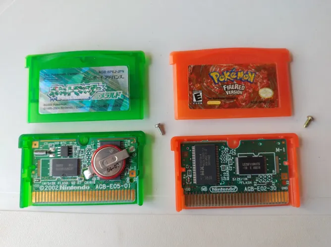 Cartuchos Pokémon Fire Red USA e Pokémon Emerald JPN - Leia a descrição!