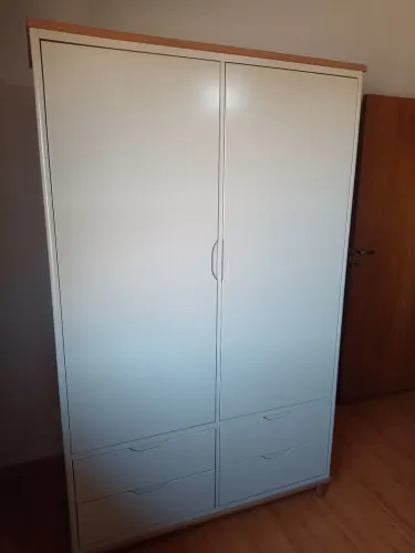 Roupeiro e cômoda