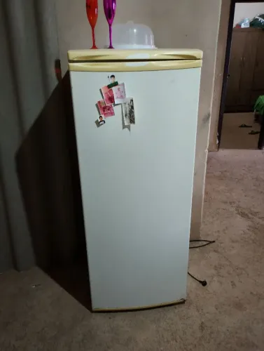 Vende- se geladeira com defeito 