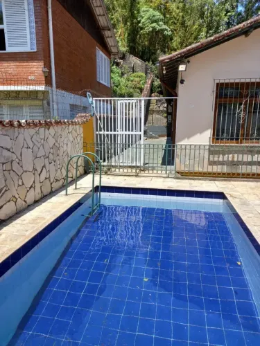 Casa à venda com 4 quartos (1 suíte), 215m², Castelanea