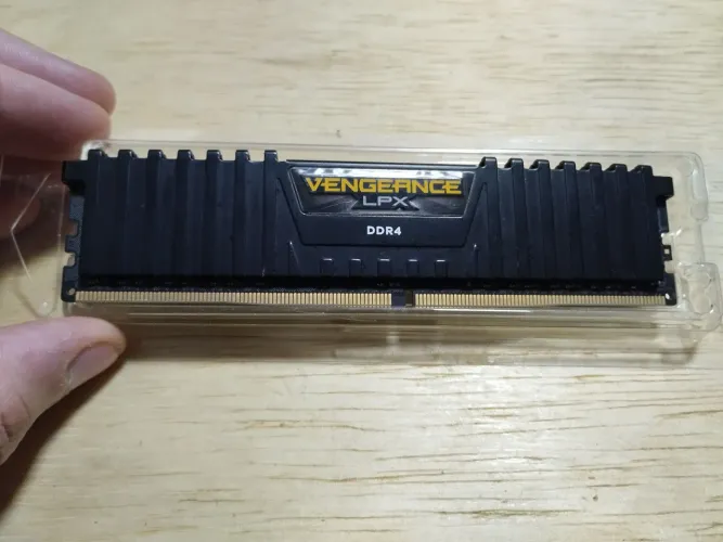 Memória RAM Corsair Vengeance LPX 8gb 2400MHz
