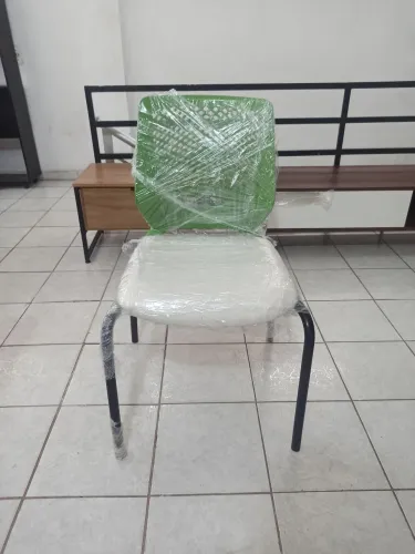 Cadeira estofada verde com Branco