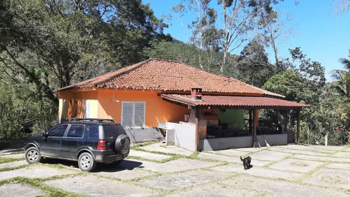Sítio fazenda muito bem localizado Santa Cruz da Serra acesso asfaltado