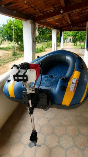 Bote inflável completo com motor