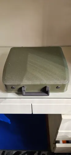 VENDO MAQUINA DE ESCREVER OLIVETTE LETTERA 82