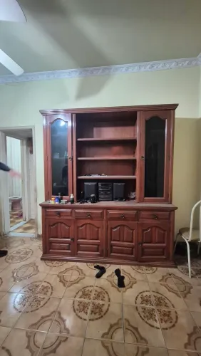 Estante de sala com cristaleira - madeira maciça 