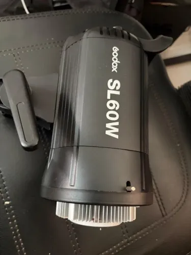 Lâmpada de luz led Godox SL60 cor branca-frio com estrutura Preto Lâmpada de luz led Godox