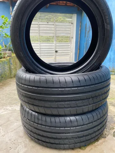 Vendo 3 pneu aro 18  .. 1.600 Goodyear! estado de novo 