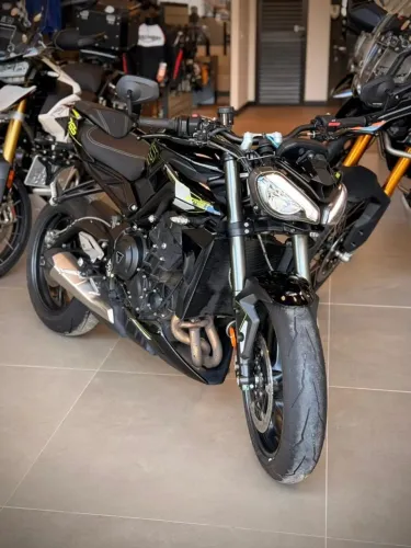 Triumph Street Triple 765 RS / 2025 - COM APENAS 1049km RODADOS