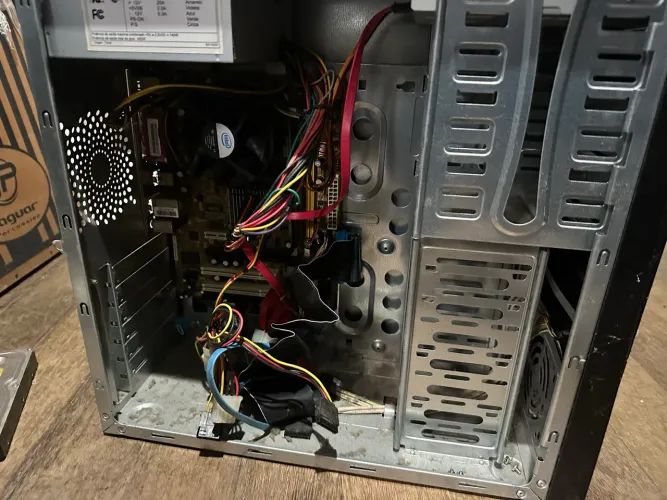 Gabinete pc sem HD retro.
