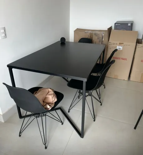 Mesa com 6 cadeiras