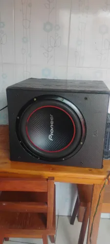 Caixa de som automotivo