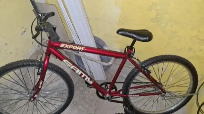 Bicicleta aro 26 nova usada poucas vezes.