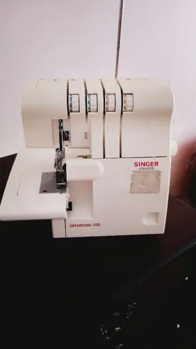 Máquina de costura Singer Cr$ 1.200