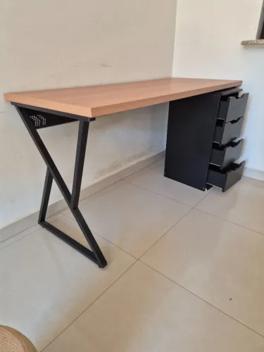 Mesa de escritório + Gaveteiro