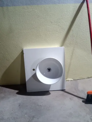 Pia de banheiro Deca completa com torneira