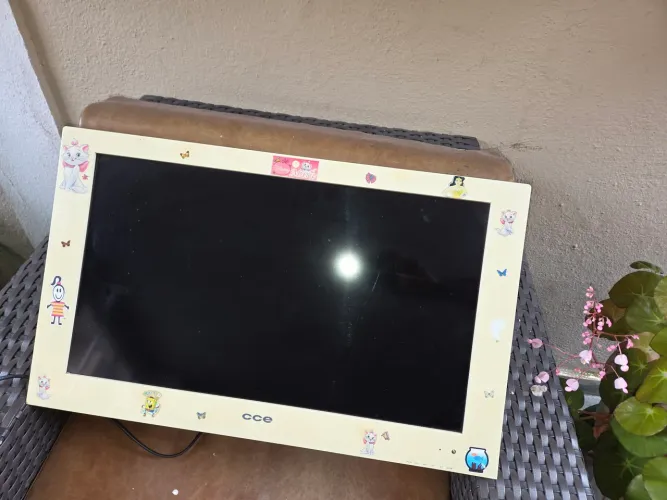 Tv cce 24 polegadas não e Smart