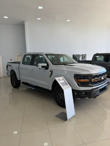 Ford F-150 Tremor 4X4 5.0 V8 2025