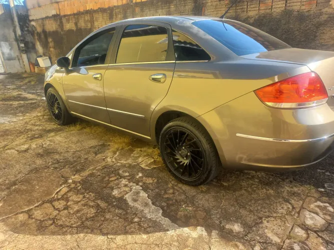 Fiat Linea LX 1.9/ 1.8 Flex 16V Dualogic 4P 2010