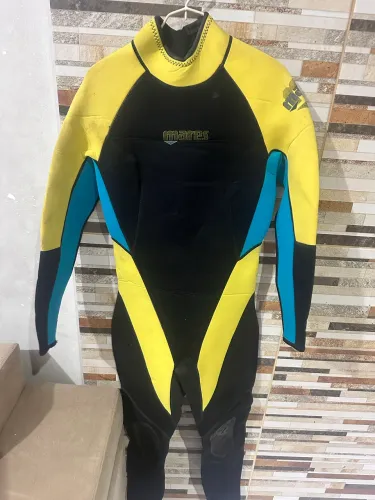 Roupa de mergulho e Pé de pato
