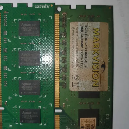3 memórias rams ddr3 4Gb cada.
