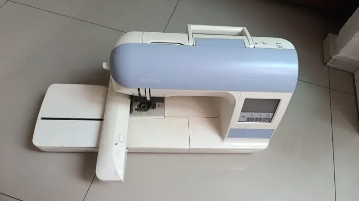 Máquina de Bordado Brother PE-770 + Kit Completo de Acessórios