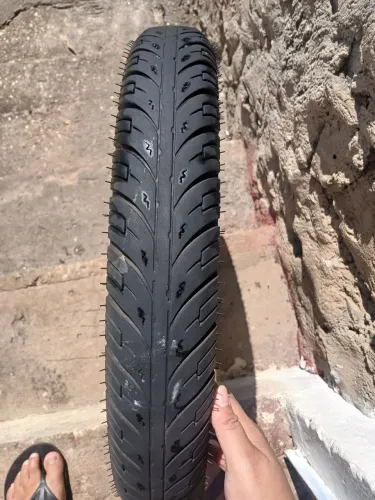 Vendo pneu meia vida de moto