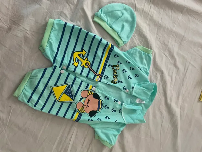 Lote roupas de RN aos 9 meses 