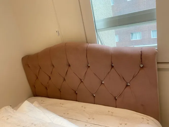 Lindo combo cabeceira e poltrona , em ótimo estado conservação 