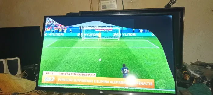 TV 32" TCL SEMP Tela Quebrada