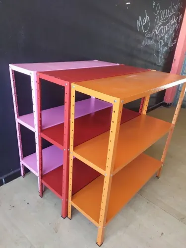 Estante de aço