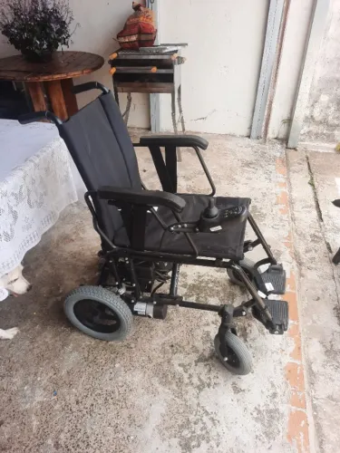 Cadeira motorizada.