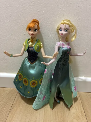 Bonecas Elsa e Ana (Frozen) Disney Store