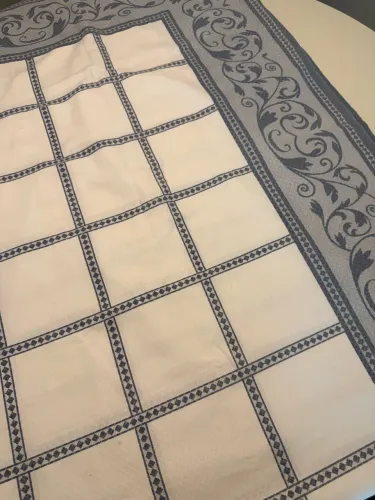 Toalha de mesa para 6 lugares comprada em Portugal