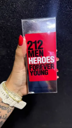 PZ vitrine Perfumes Importados