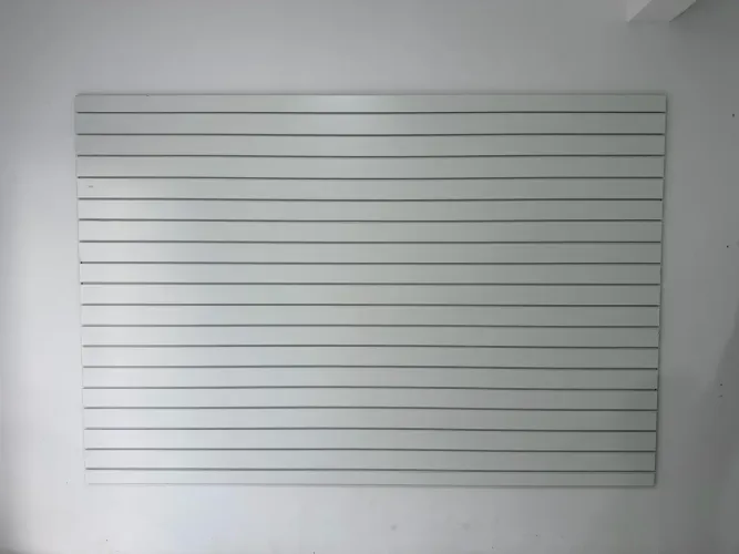 Painel canaletado de mdf com canaletas de plástico