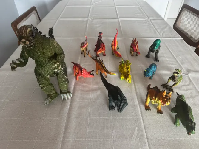 Dinossauros brinquedos