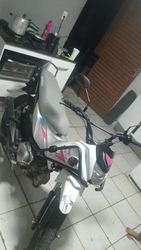 Vendo uma pop 110i ES modelo 2025