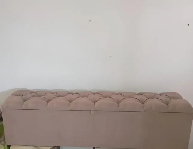 Puff baú grande suede capitone bege claro novo