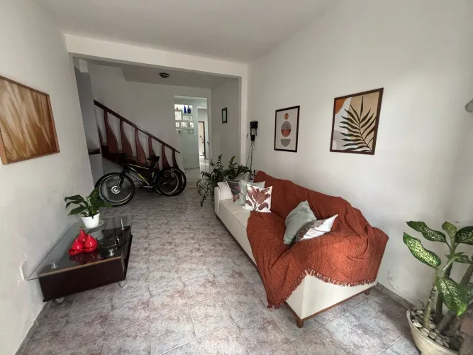 Quarto amplo em pensão feminina